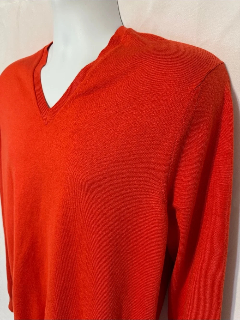 Banana Republic Men's V-Neck Sweater in Bright Red/orange. Size Medium